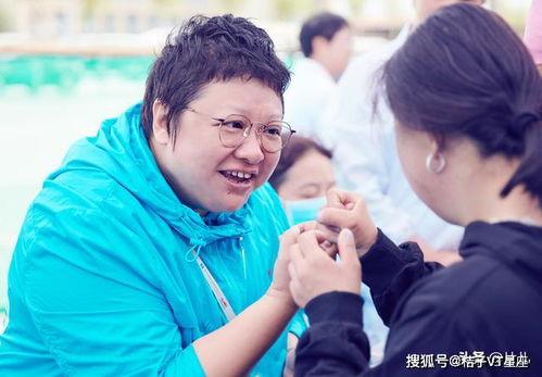 明星带病工作视频,带病工作视频引发网友热议