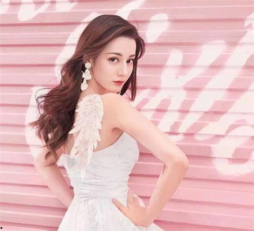 迪丽热巴的脚明星玉足,美艳绝伦的明星足下魅力